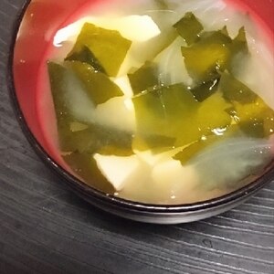 豆腐とわかめの味噌汁